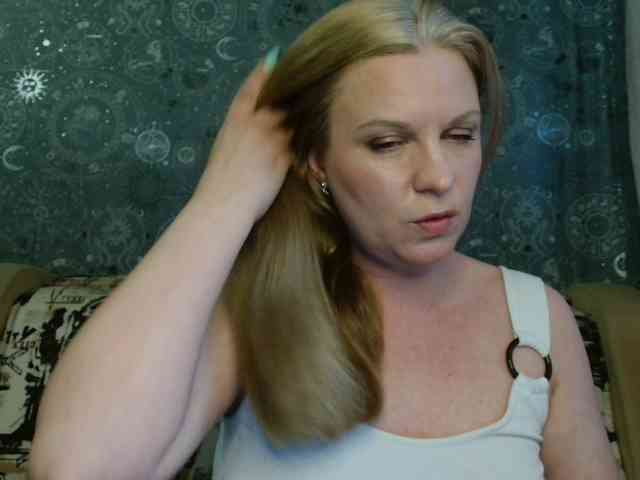BlondeFox webcam