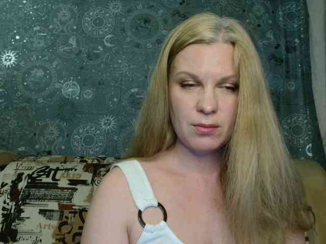 BlondeFox webcam