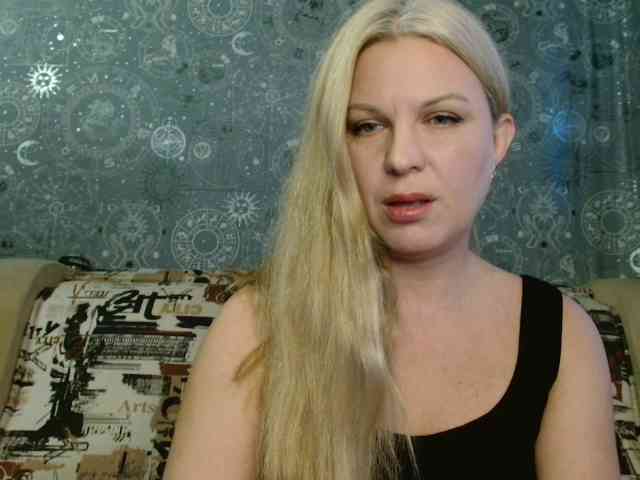 BlondeFox webcam