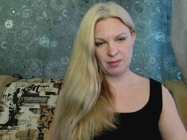BlondeFox webcam