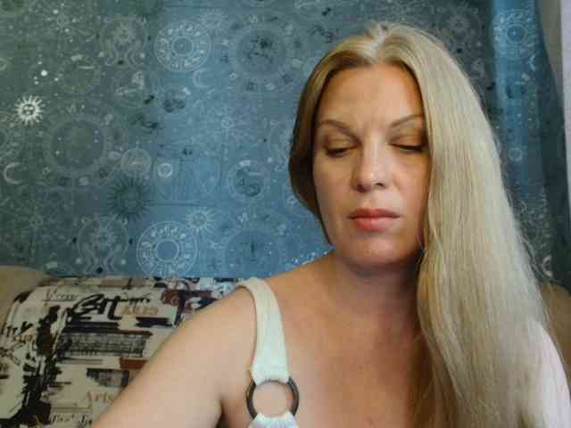 BlondeFox webcam