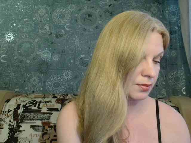 BlondeFox webcam