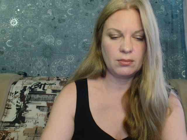 BlondeFox webcam