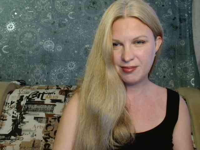 BlondeFox webcam