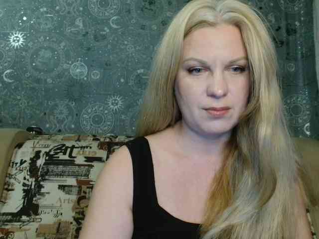 BlondeFox webcam