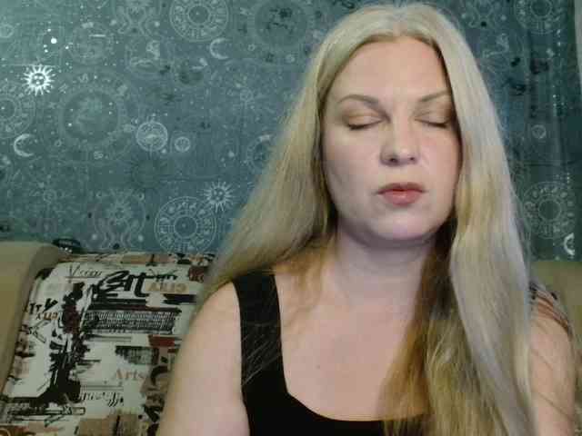 BlondeFox's webcam live show