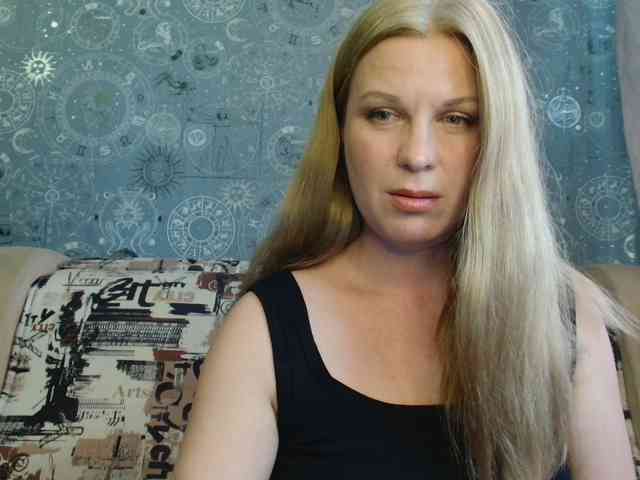 BlondeFox webcam