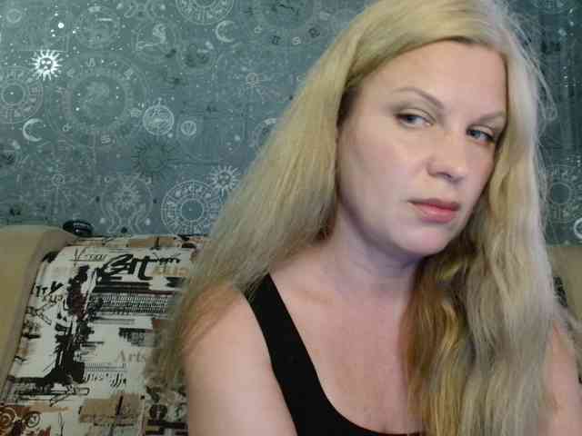 BlondeFox webcam