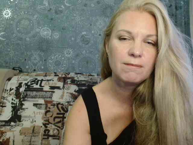 BlondeFox webcam