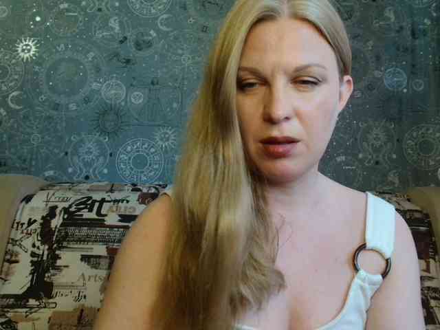 BlondeFox webcam