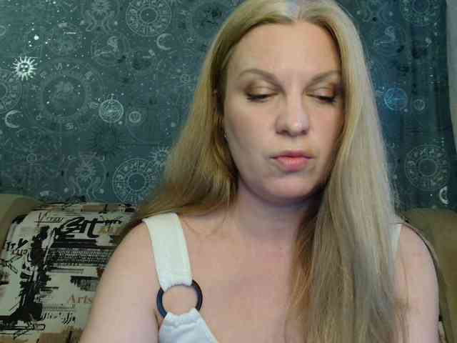 BlondeFox webcam