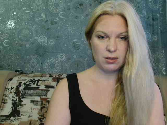 BlondeFox webcam