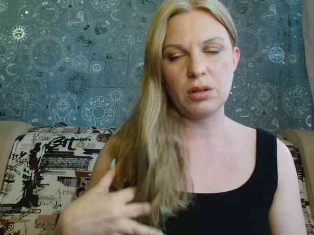 BlondeFox webcam