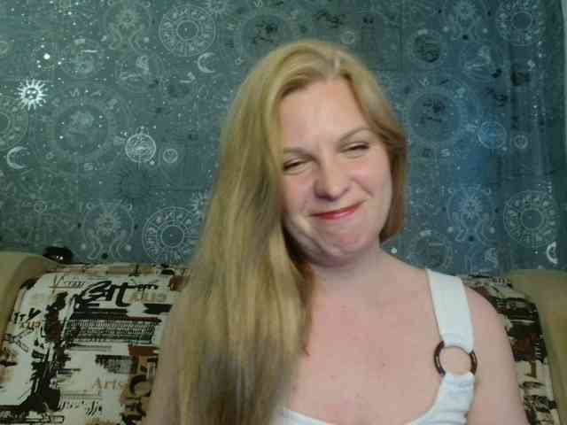 BlondeFox webcam