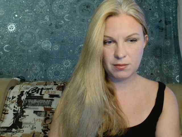 BlondeFox webcam