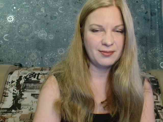 BlondeFox webcam
