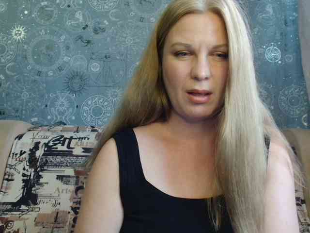 BlondeFox webcam