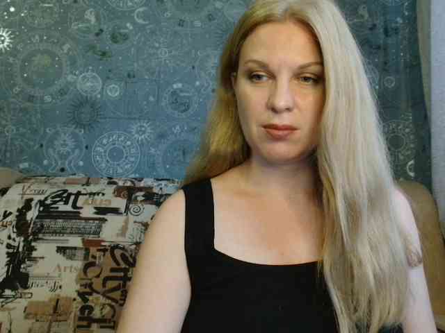 BlondeFox webcam