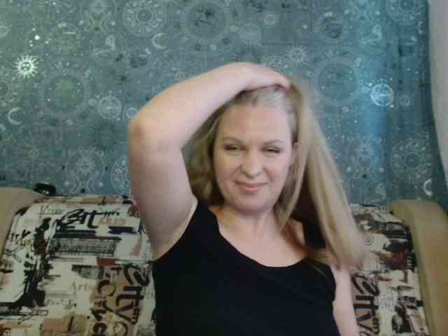 BlondeFox webcam