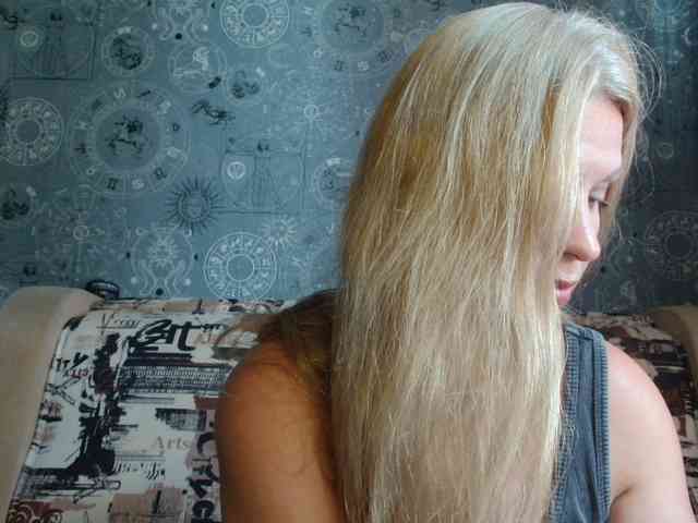 BlondeFox webcam