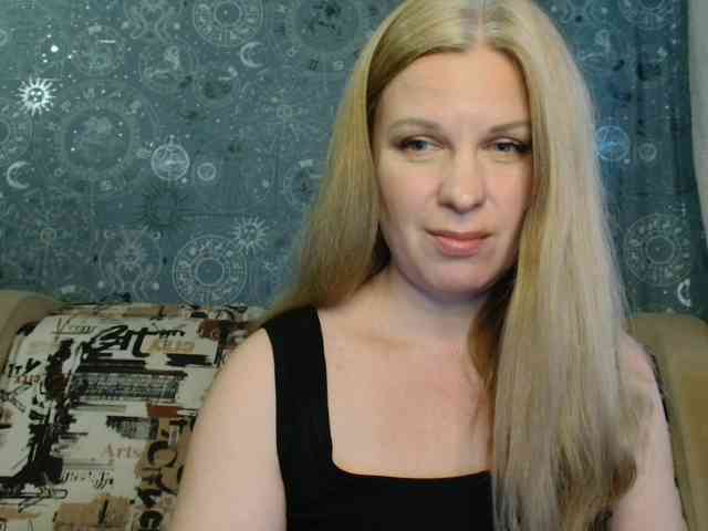 BlondeFox webcam
