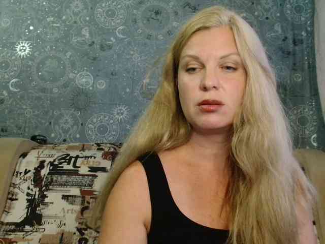 BlondeFox webcam