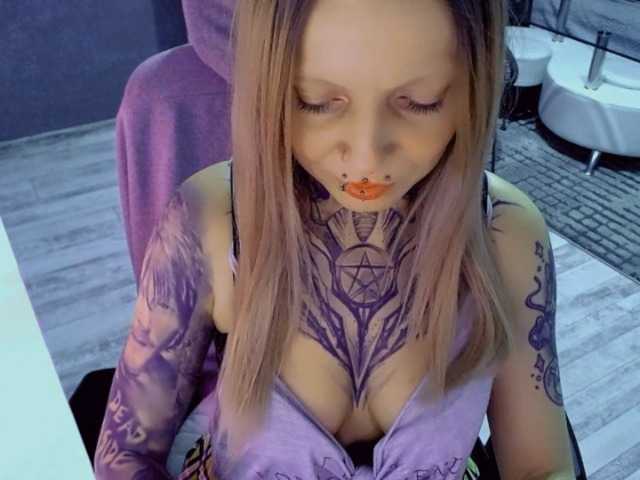 LisaModel's BongaCams show and profile