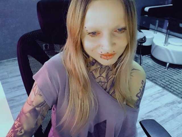 LisaModel's BongaCams show and profile