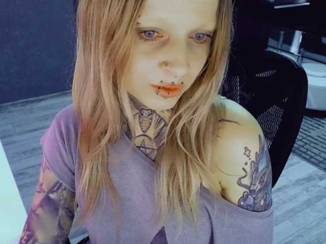 LisaModel's BongaCams show and profile