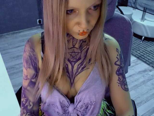 LisaModel's BongaCams show and profile