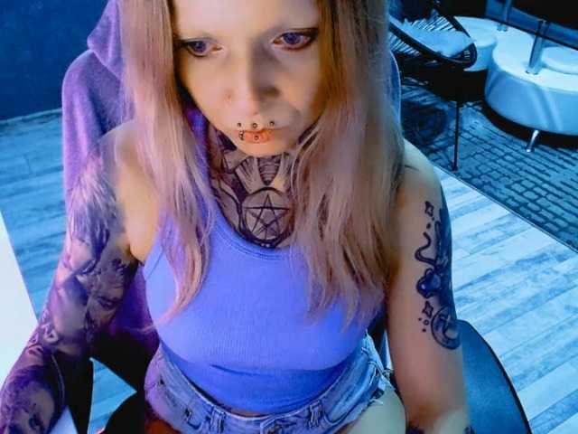 LisaModel's BongaCams show and profile