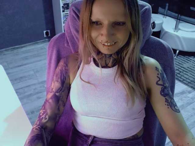 LisaModel's BongaCams show and profile