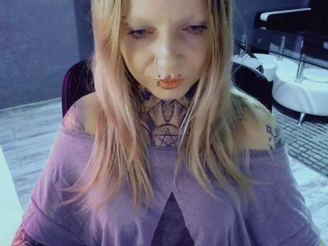 LisaModel's BongaCams show and profile