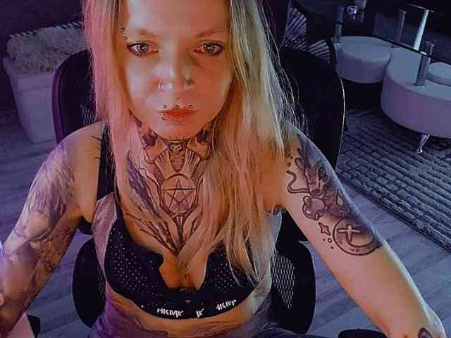 LisaModel Live Webcam on BongaCams