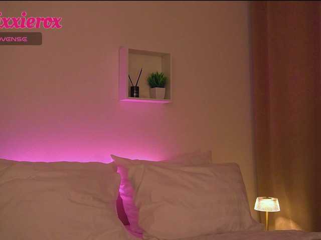 Live трансляция VixXxie - Runet.cam