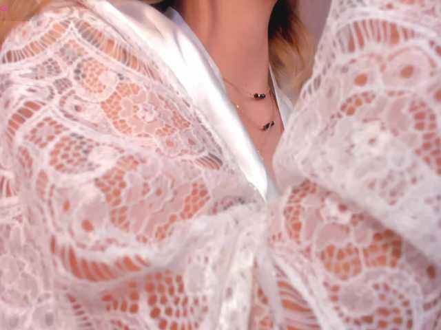 EveBenson live cam on BongaCams