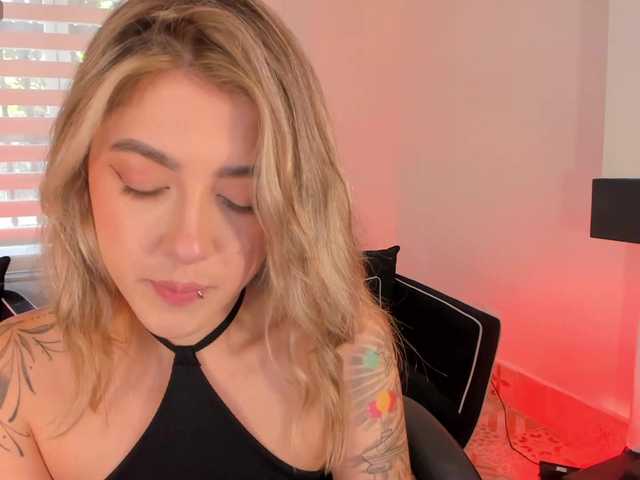 EveBenson live cam on BongaCams