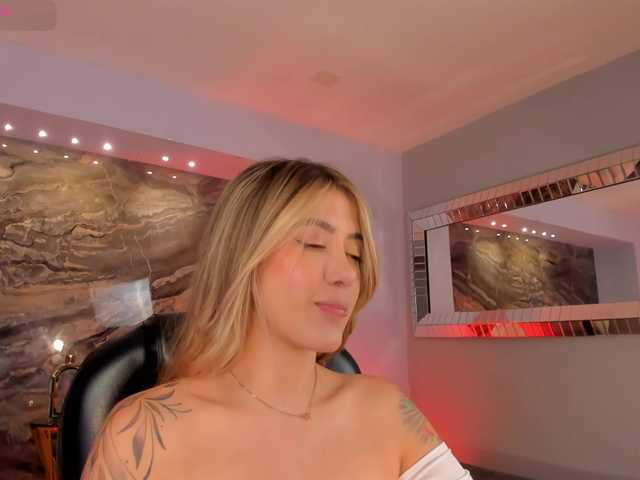 EveBenson live cam on BongaCams
