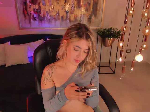 EveBenson live cam on BongaCams