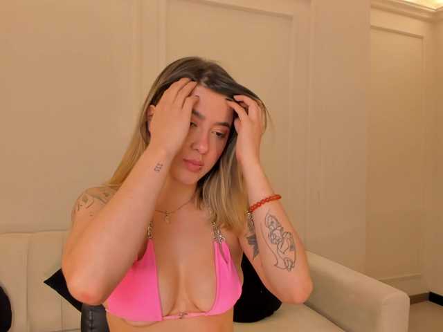 EveBenson live cam on BongaCams
