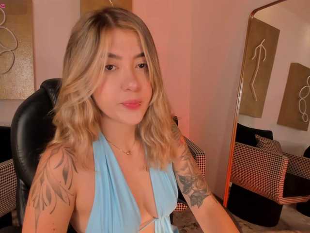 EveBenson live cam on BongaCams