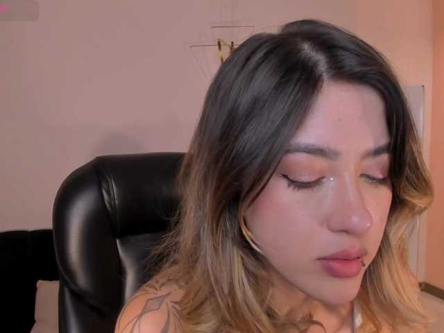 EveBenson live cam on BongaCams