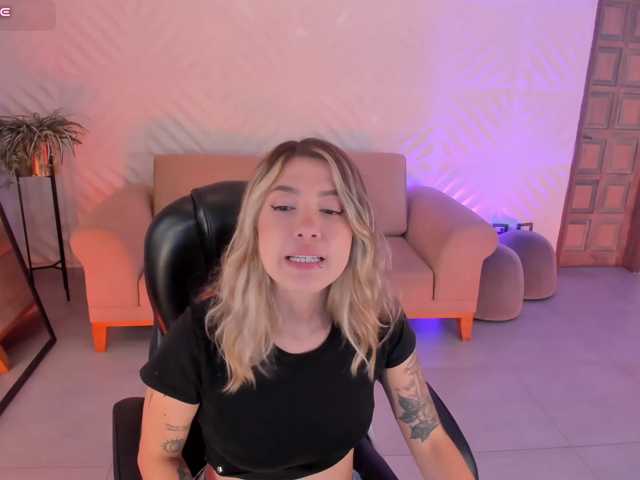 EveBenson live cam on BongaCams