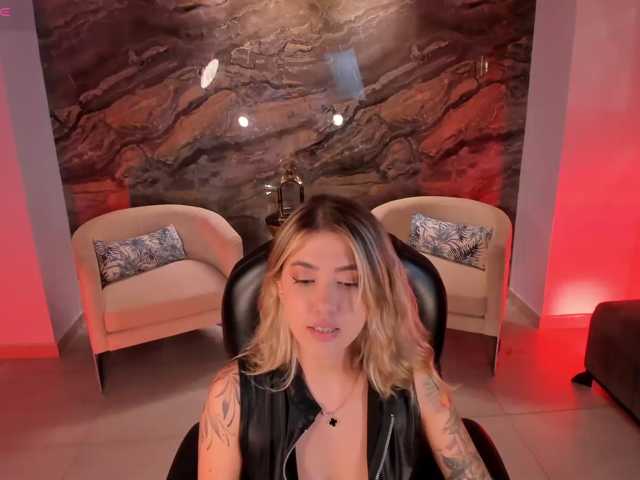 EveBenson live cam on BongaCams