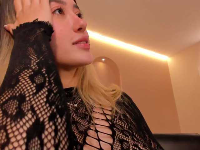 EveBenson's BongaCams show and profile