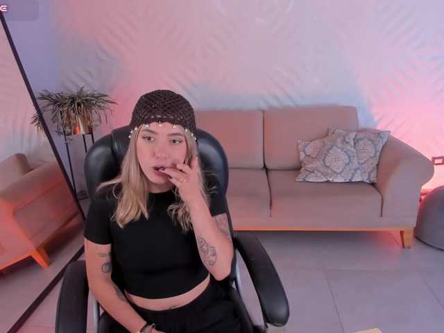 EveBenson live cam on BongaCams