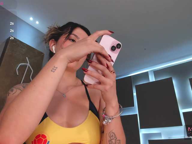 EveBenson live cam on BongaCams