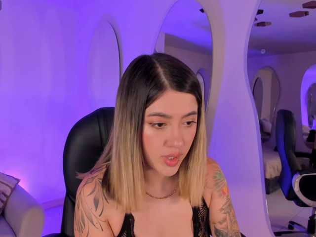 EveBenson live cam on BongaCams