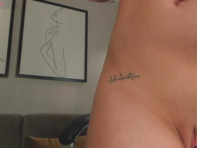 EveBenson live cam on BongaCams