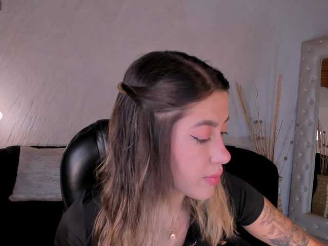 EveBenson live cam on BongaCams